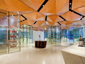 美國展臺(tái)設(shè)計(jì)公司如何在展臺(tái)搭建中合理利用玻璃材料的？